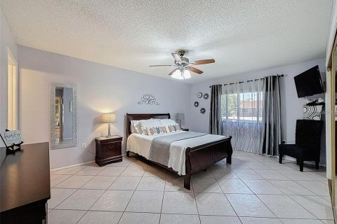 Condo in Port Richey, Florida, 2 bedrooms № 2100367 - photo 8
