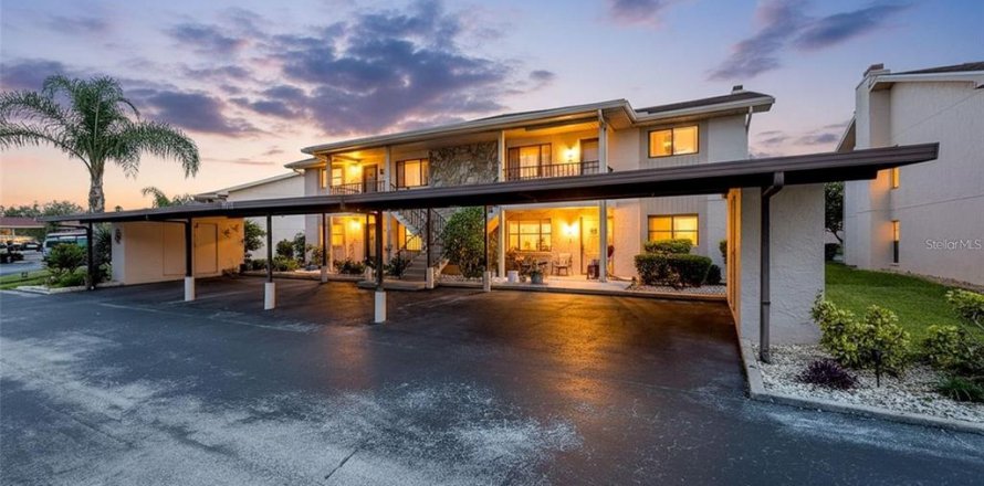 Condo in Port Richey, Florida, 2 bedrooms № 2100367