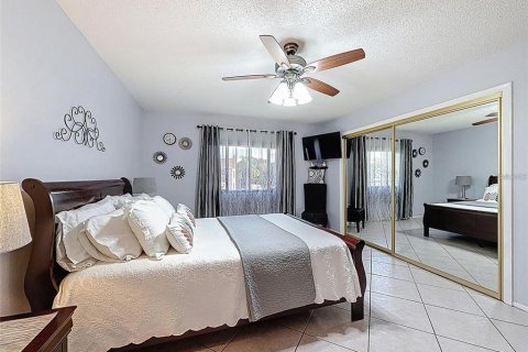 Condo in Port Richey, Florida, 2 bedrooms № 2100367 - photo 6