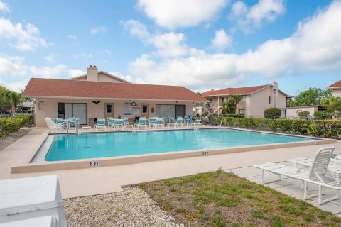 Condo in Port Richey, Florida, 2 bedrooms № 2100367 - photo 14