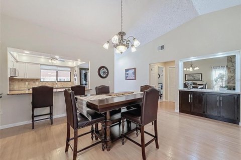 Condo in Port Richey, Florida, 2 bedrooms № 2100367 - photo 4