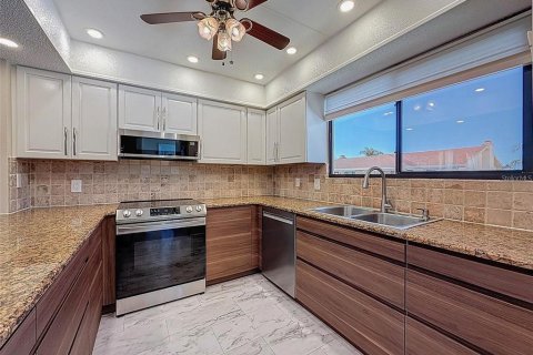 Condo in Port Richey, Florida, 2 bedrooms № 2100367 - photo 3