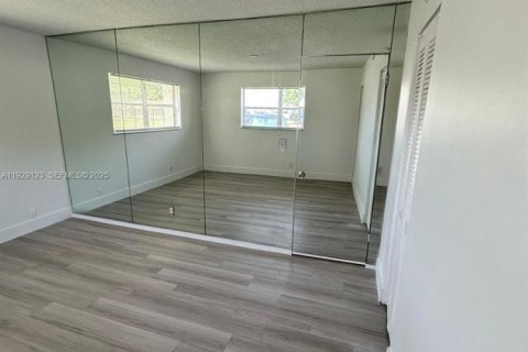 Condominio en venta en Tamarac, Florida, 2 dormitorios, 88.16 m2 № 2037666 - foto 10