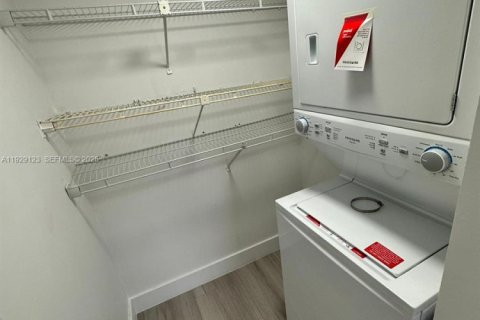 Condominio en venta en Tamarac, Florida, 2 dormitorios, 88.16 m2 № 2037666 - foto 5