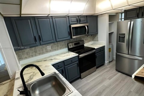 Condominio en venta en Tamarac, Florida, 2 dormitorios, 88.16 m2 № 2037666 - foto 4