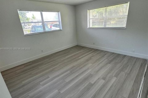 Condominio en venta en Tamarac, Florida, 2 dormitorios, 88.16 m2 № 2037666 - foto 8