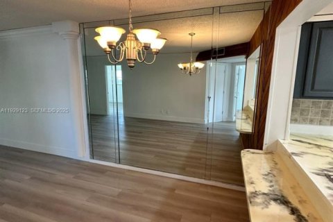 Condominio en Tamarac, Florida, 2 dormitorios  № 2037666