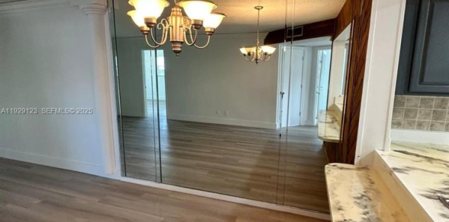 Condominio en Tamarac, Florida, 2 dormitorios № 2037666