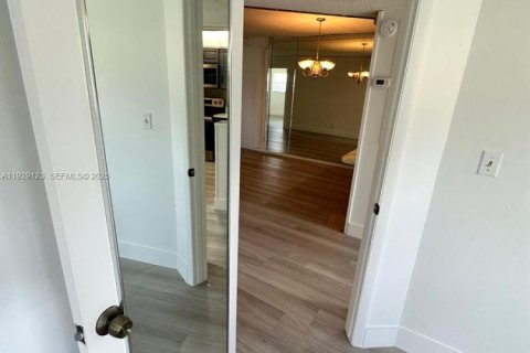 Condominio en venta en Tamarac, Florida, 2 dormitorios, 88.16 m2 № 2037666 - foto 9