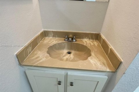 Condominio en venta en Tamarac, Florida, 2 dormitorios, 88.16 m2 № 2037666 - foto 12