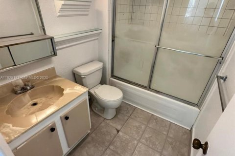 Condominio en venta en Tamarac, Florida, 2 dormitorios, 88.16 m2 № 2037666 - foto 6