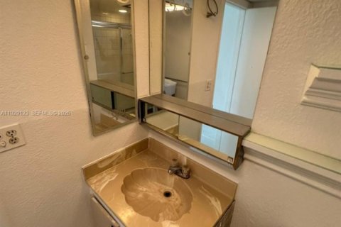 Condominio en venta en Tamarac, Florida, 2 dormitorios, 88.16 m2 № 2037666 - foto 11