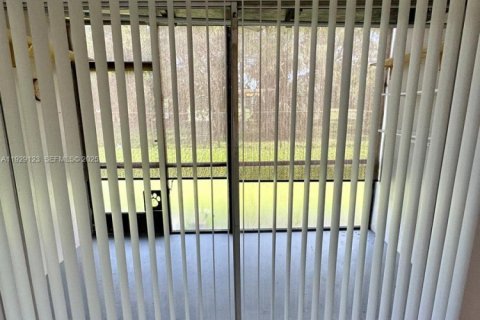 Condominio en venta en Tamarac, Florida, 2 dormitorios, 88.16 m2 № 2037666 - foto 2