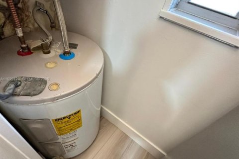 Condominio en venta en Tamarac, Florida, 2 dormitorios, 88.16 m2 № 2037666 - foto 13