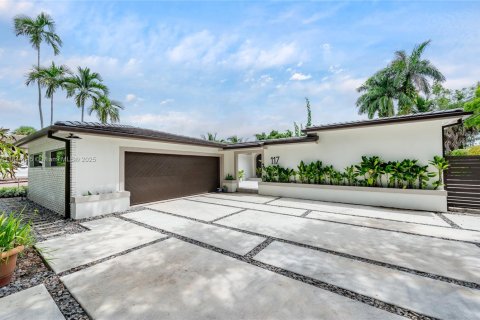Casa en venta en Miami Springs, Florida, 4 dormitorios, 109.25 m2 № 1840810 - foto 1