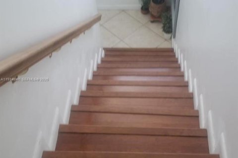 Купить таунхаус в Майами, Флорида 2 спальни, 93.37м2, № 1993443 - фото 1