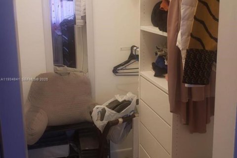 Купить таунхаус в Майами, Флорида 2 спальни, 93.37м2, № 1993443 - фото 4