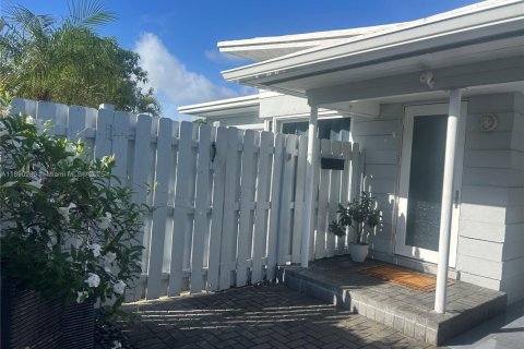 House in Fort Lauderdale, Florida 2 bedrooms, 90.12 sq.m. № 1943299 - photo 4