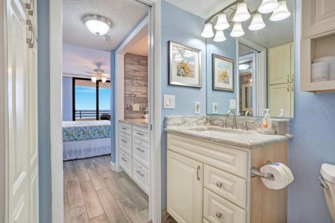 Condo in Daytona Beach Shores, Florida, 2 bedrooms № 2354556 - photo 27