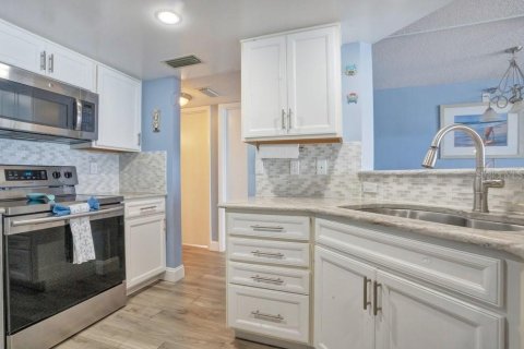 Condo in Daytona Beach Shores, Florida, 2 bedrooms № 2354556 - photo 15