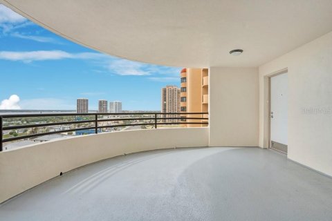 Condo in Daytona Beach Shores, Florida, 2 bedrooms № 2354556 - photo 3
