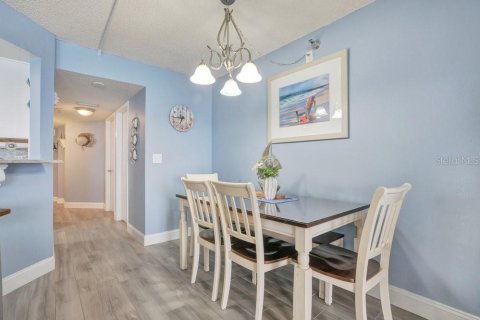Condo in Daytona Beach Shores, Florida, 2 bedrooms № 2354556 - photo 16