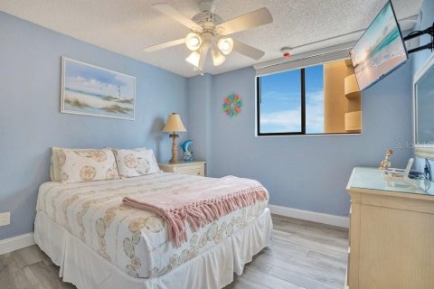 Condo in Daytona Beach Shores, Florida, 2 bedrooms № 2354556 - photo 28
