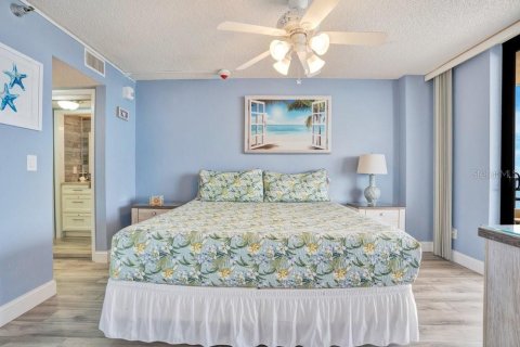 Condo in Daytona Beach Shores, Florida, 2 bedrooms № 2354556 - photo 22