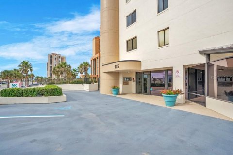 Condo in Daytona Beach Shores, Florida, 2 bedrooms № 2354556 - photo 2