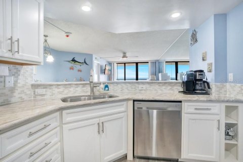 Condo in Daytona Beach Shores, Florida, 2 bedrooms № 2354556 - photo 14