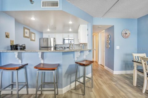 Condo in Daytona Beach Shores, Florida, 2 bedrooms № 2354556 - photo 10