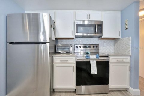 Condo in Daytona Beach Shores, Florida, 2 bedrooms № 2354556 - photo 12