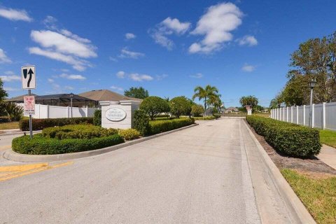 House in Vero Beach, Florida 6 bedrooms, 355.26 sq.m. № 1074739 - photo 1