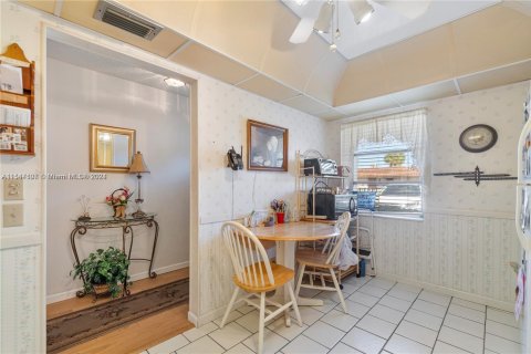 House in Palm Beach, Florida 2 bedrooms, 120.77 sq.m. № 1694435 - photo 5