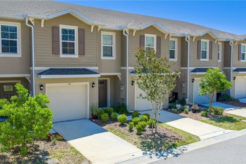 Townhouse in Port Orange, Florida 3 bedrooms, 150.87 sq.m. № 2107572 - photo 2