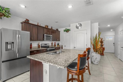 Townhouse in Port Orange, Florida 3 bedrooms, 150.87 sq.m. № 2107572 - photo 8