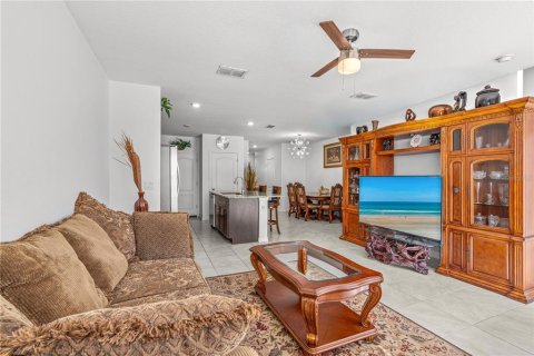 Townhouse in Port Orange, Florida 3 bedrooms, 150.87 sq.m. № 2107572 - photo 14
