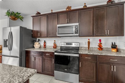 Townhouse in Port Orange, Florida 3 bedrooms, 150.87 sq.m. № 2107572 - photo 10