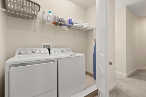 Casa en venta en Kissimmee, Florida, 6 dormitorios, 287.9 m2 № 1914499 - foto 27