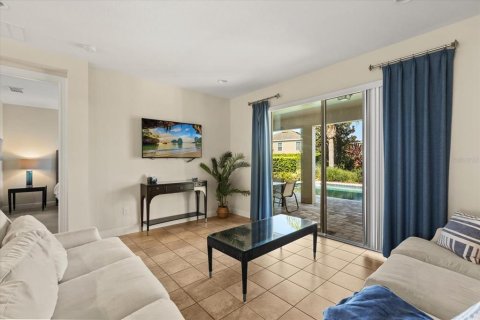 Casa en venta en Kissimmee, Florida, 6 dormitorios, 287.9 m2 № 1914499 - foto 11