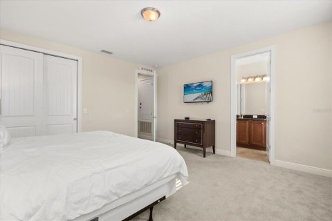 Casa en venta en Kissimmee, Florida, 6 dormitorios, 287.9 m2 № 1914499 - foto 19