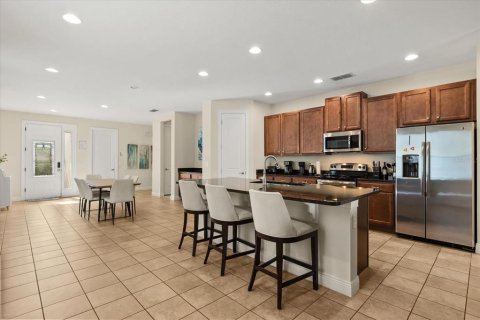 Casa en venta en Kissimmee, Florida, 6 dormitorios, 287.9 m2 № 1914499 - foto 9