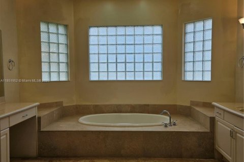 Casa en venta en Miramar, Florida, 5 dormitorios, 260.5 m2 № 1874743 - foto 13