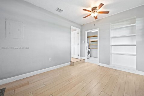 House in Southwest Ranches, Florida 4 bedrooms, 146.32 sq.m. № 1932920 - photo 8