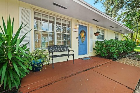 House in Southwest Ranches, Florida 4 bedrooms, 146.32 sq.m. № 1932920 - photo 2