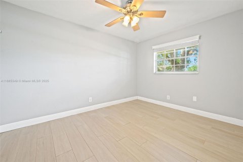 House in Southwest Ranches, Florida 4 bedrooms, 146.32 sq.m. № 1932920 - photo 12