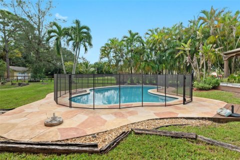 House in Southwest Ranches, Florida 4 bedrooms, 146.32 sq.m. № 1932920 - photo 16