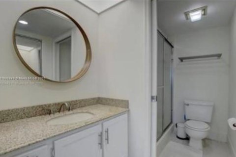 Copropriété à vendre à Pembroke Pines, Floride: 2 chambres, 110.74 m2 № 1977182 - photo 16