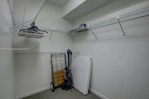 Copropriété à vendre à Pembroke Pines, Floride: 2 chambres, 110.74 m2 № 1977182 - photo 25