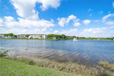 Copropriété à vendre à Pembroke Pines, Floride: 2 chambres, 110.74 m2 № 1977182 - photo 24